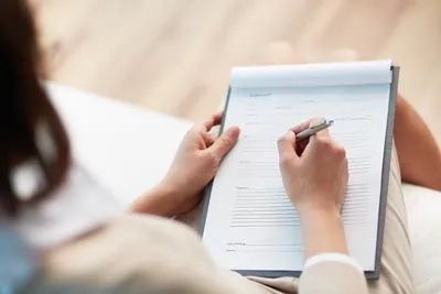 woman filling out new patient forms