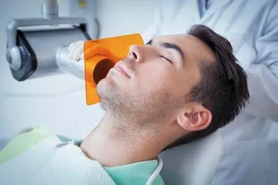 patient asleep during his dental procedure thanks to sedation dentistry